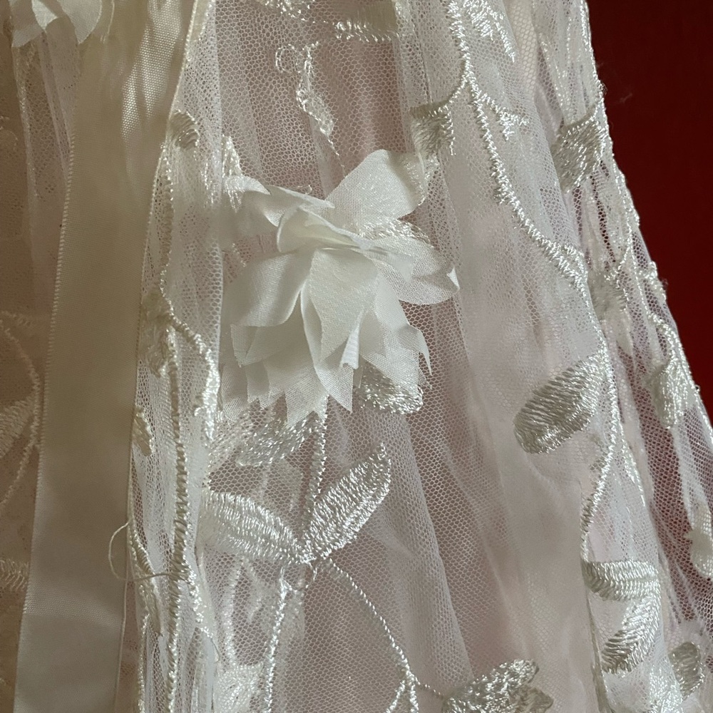 Elegant White Floral Kids Dress - Picture 3 of 5